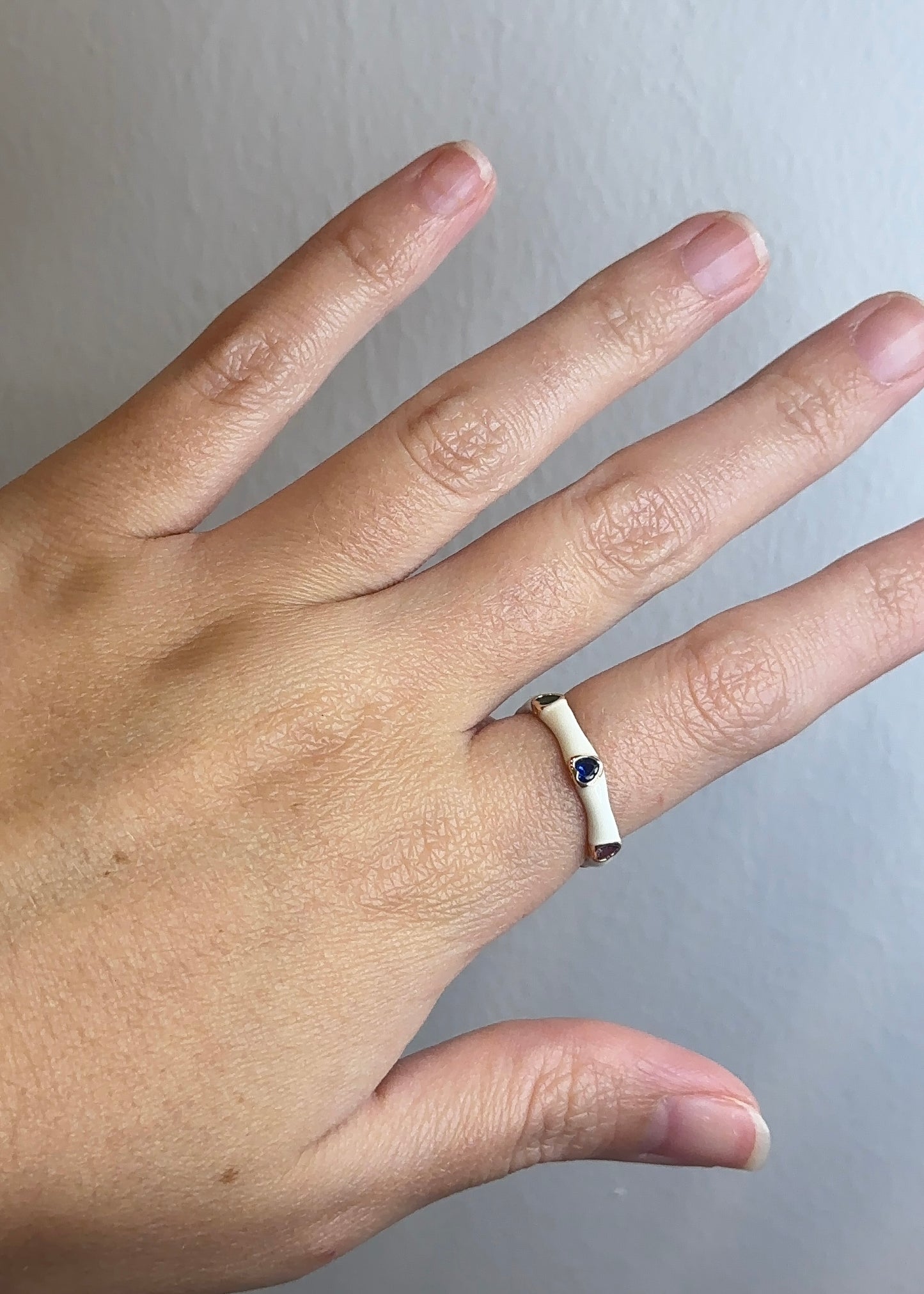 Anillo blanco roto