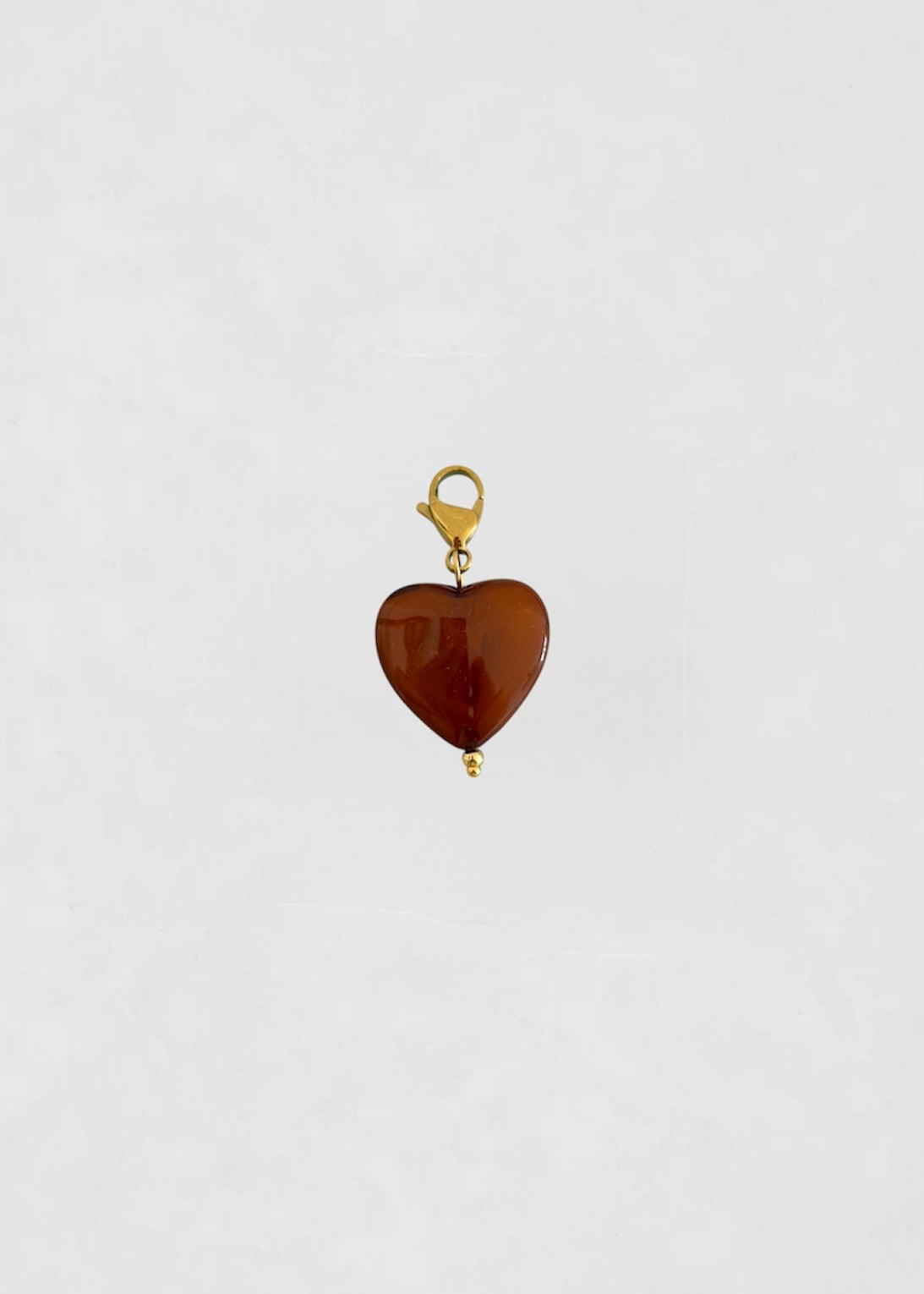 Charm corazón marrón