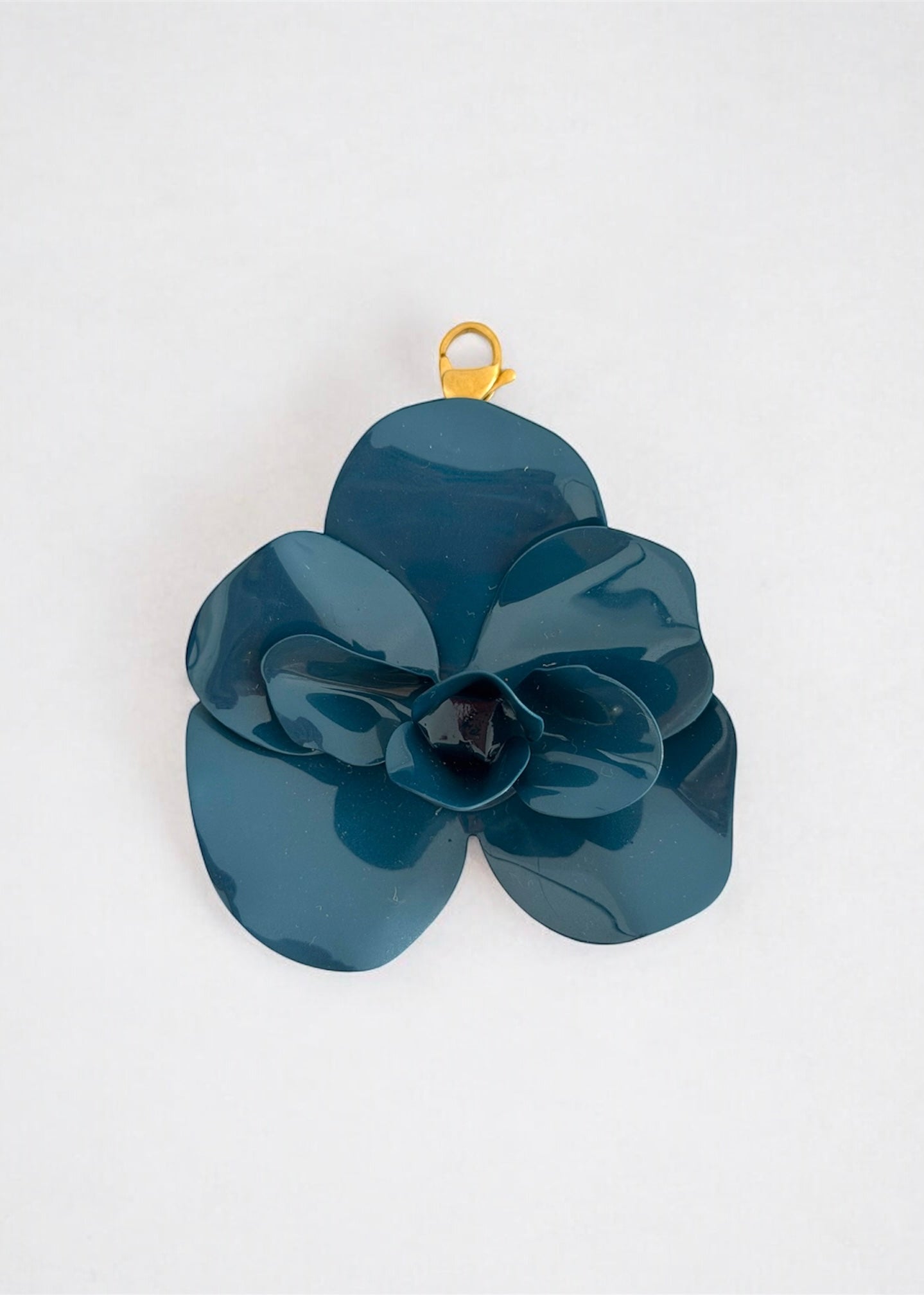 Charm Flor Azul Petróleo