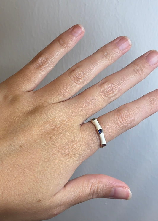 Anillo blanco roto