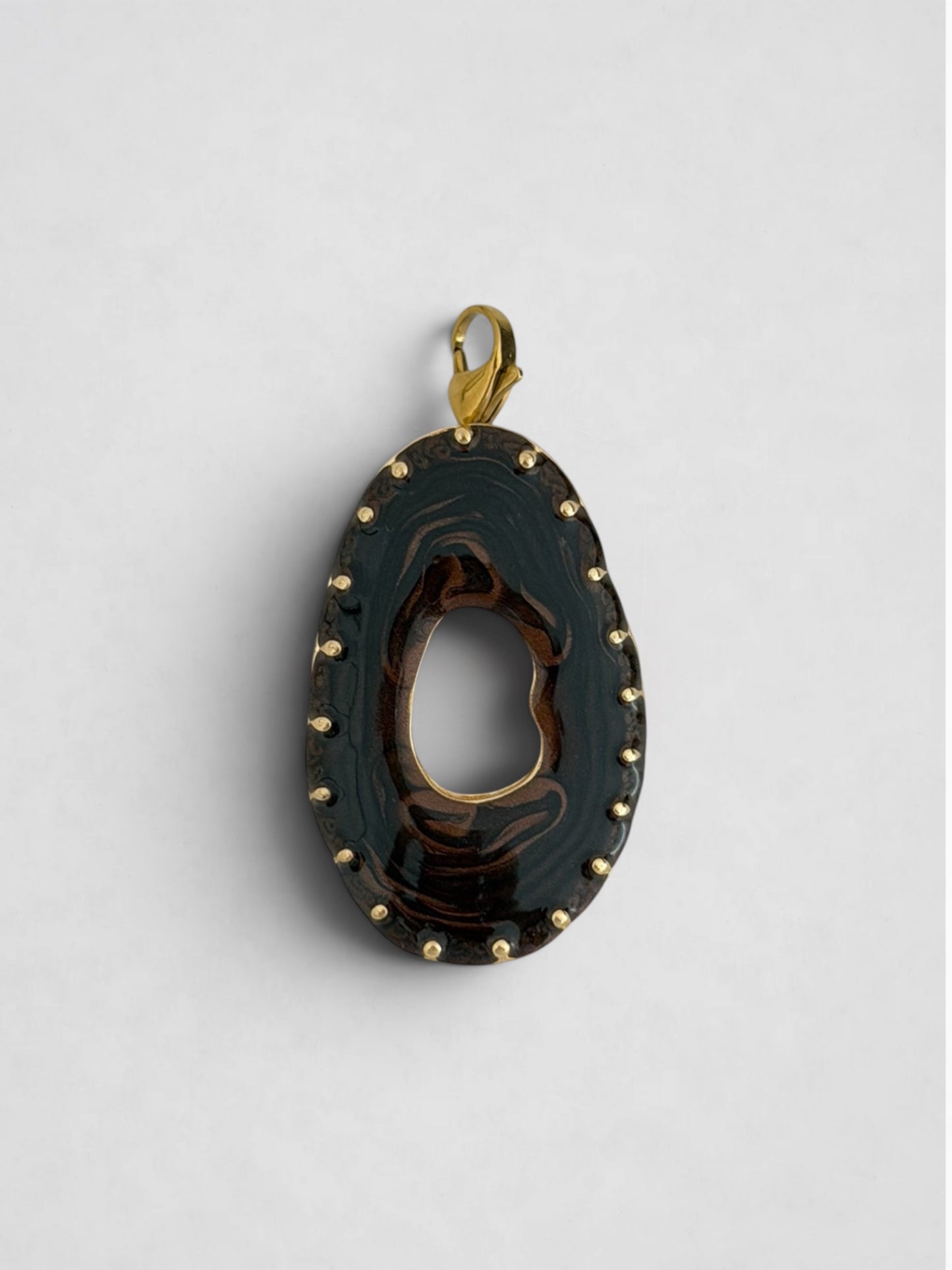 Charm Base Marrón