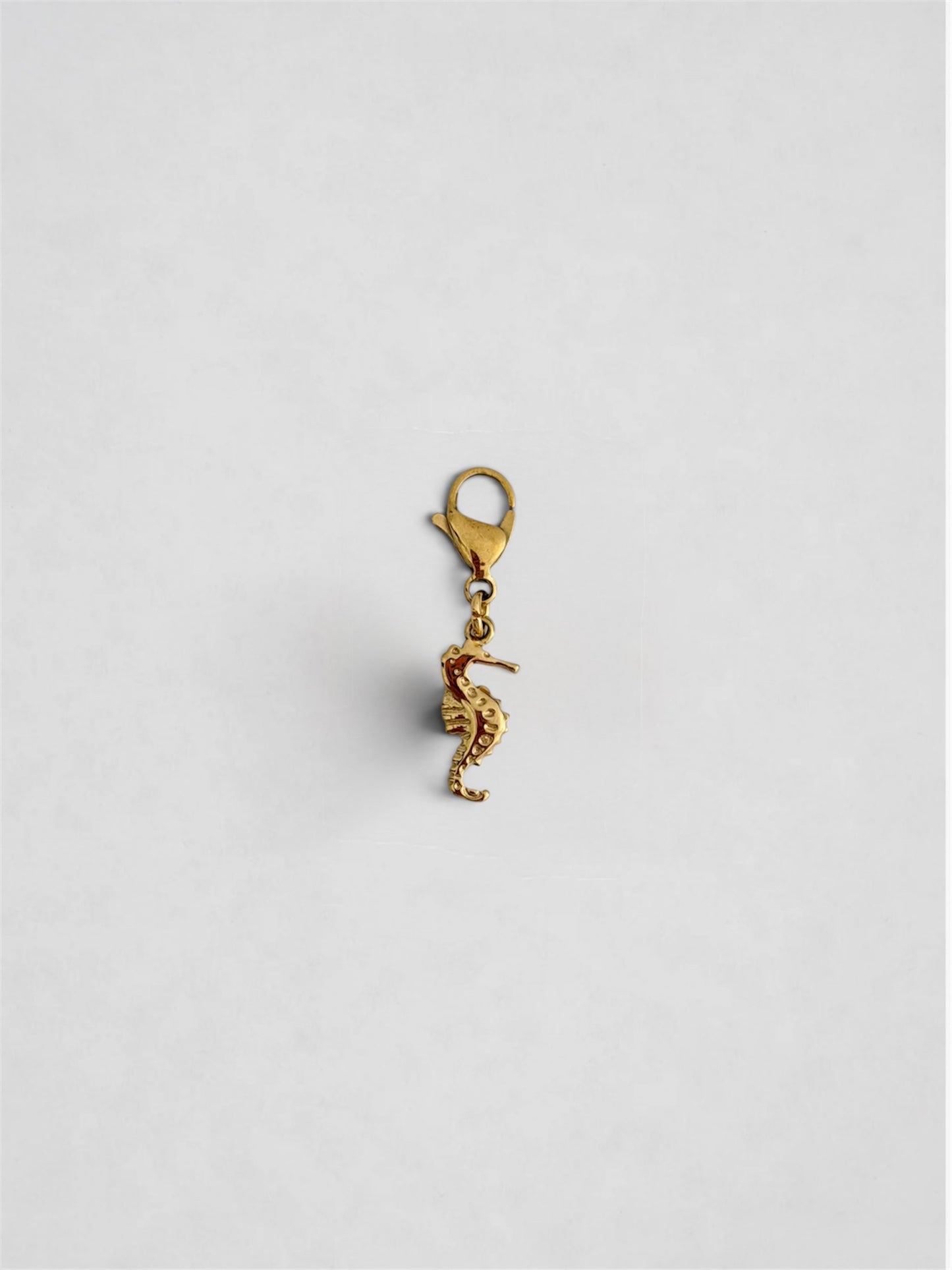 Charm Mini caballito de mar dorado