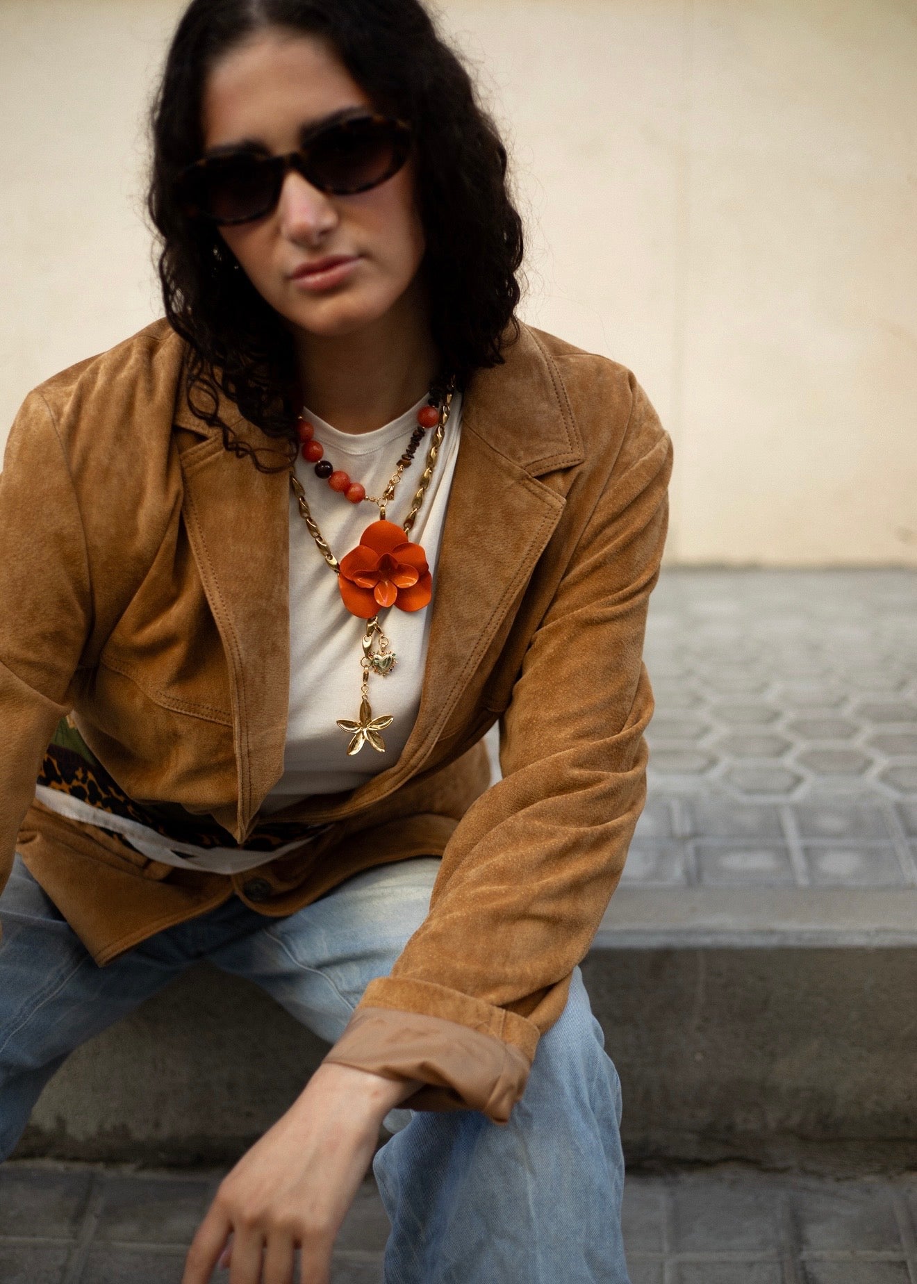 Charm Flor Metálica Naranja